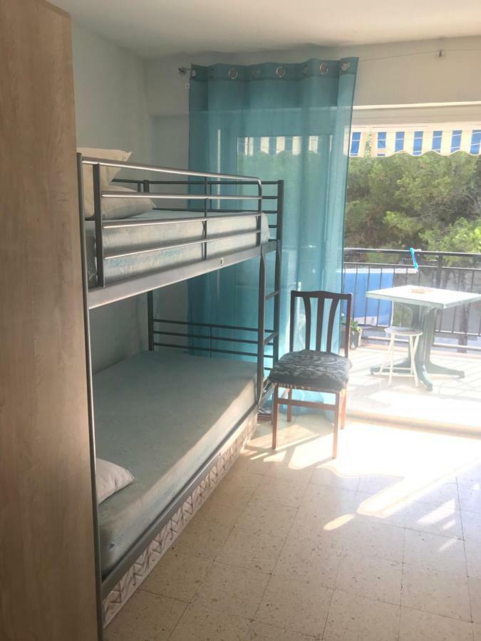 Habitaciones Compartidas En Un Apartamento ซาลอว์ ภายนอก รูปภาพ