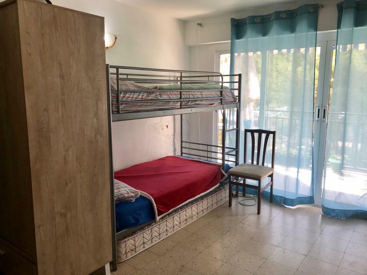 Habitaciones Compartidas En Un Apartamento ซาลอว์ ภายนอก รูปภาพ
